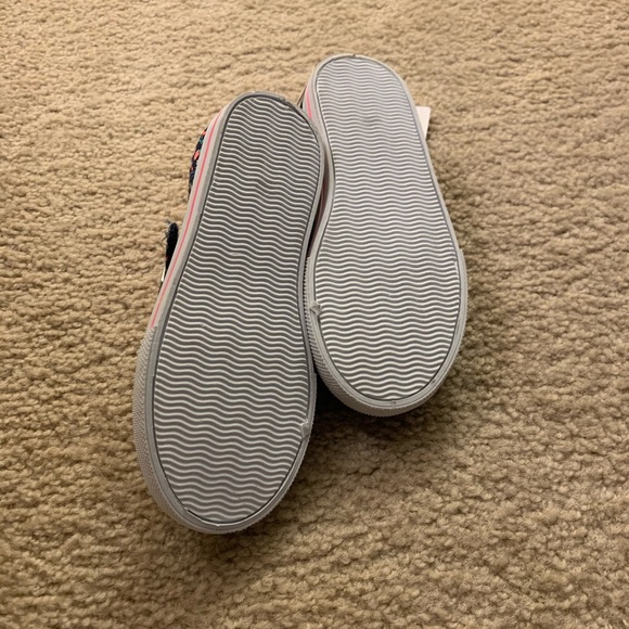 CARTERS floral print shoes - Picture 3 of 4